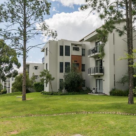 Modern Apartment In A Secure Golf Estate.Wifi Roodepoort Exterior foto
