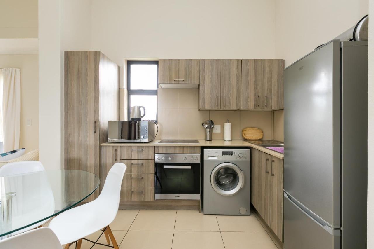 Modern Apartment In A Secure Golf Estate.Wifi Roodepoort Exterior foto
