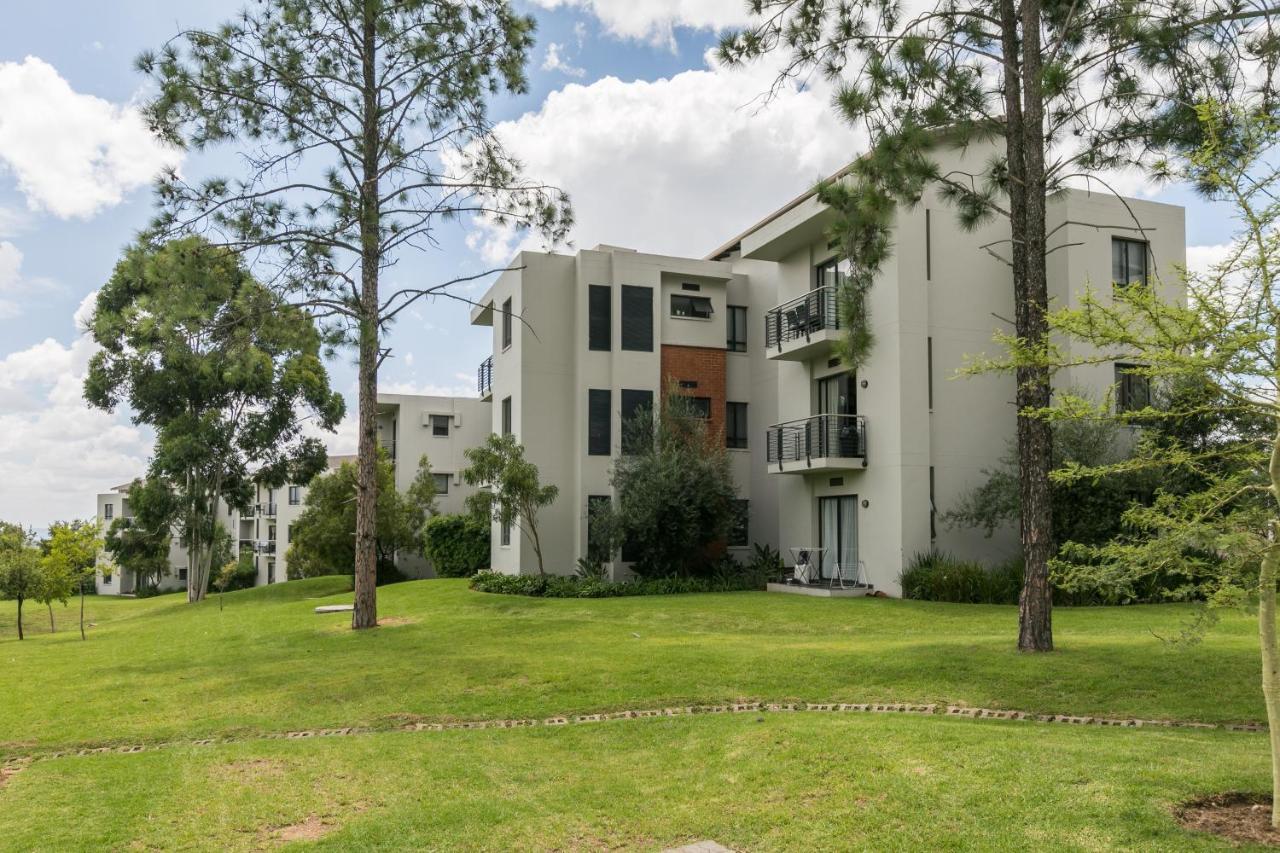 Modern Apartment In A Secure Golf Estate.Wifi Roodepoort Exterior foto